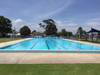 Outdoor public pool locations in Cardinia and Casey